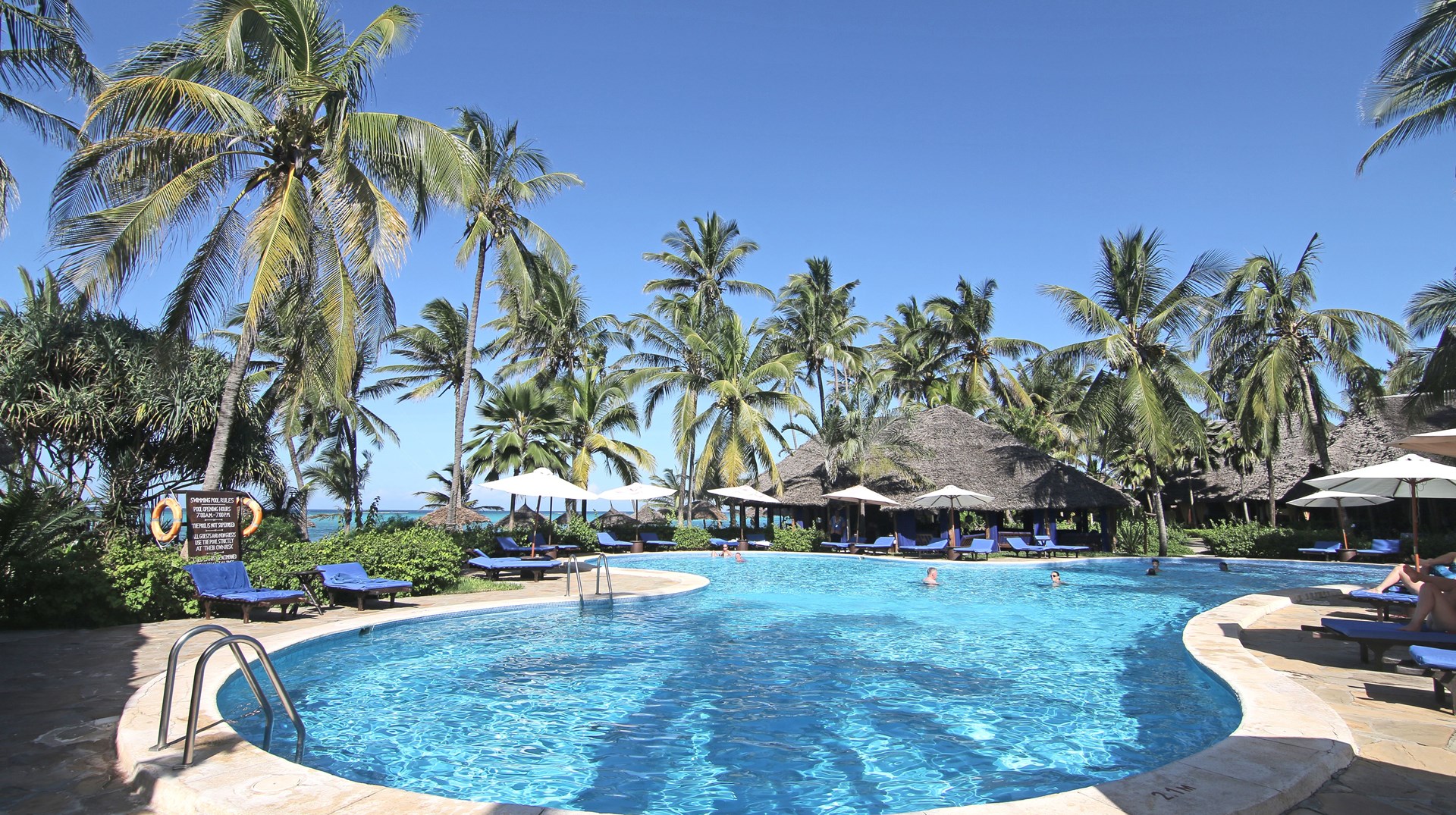 Prachtige locatie aan één van de beste stranden van Zanzibar Breezes Beach Club & Spa Zanzibar