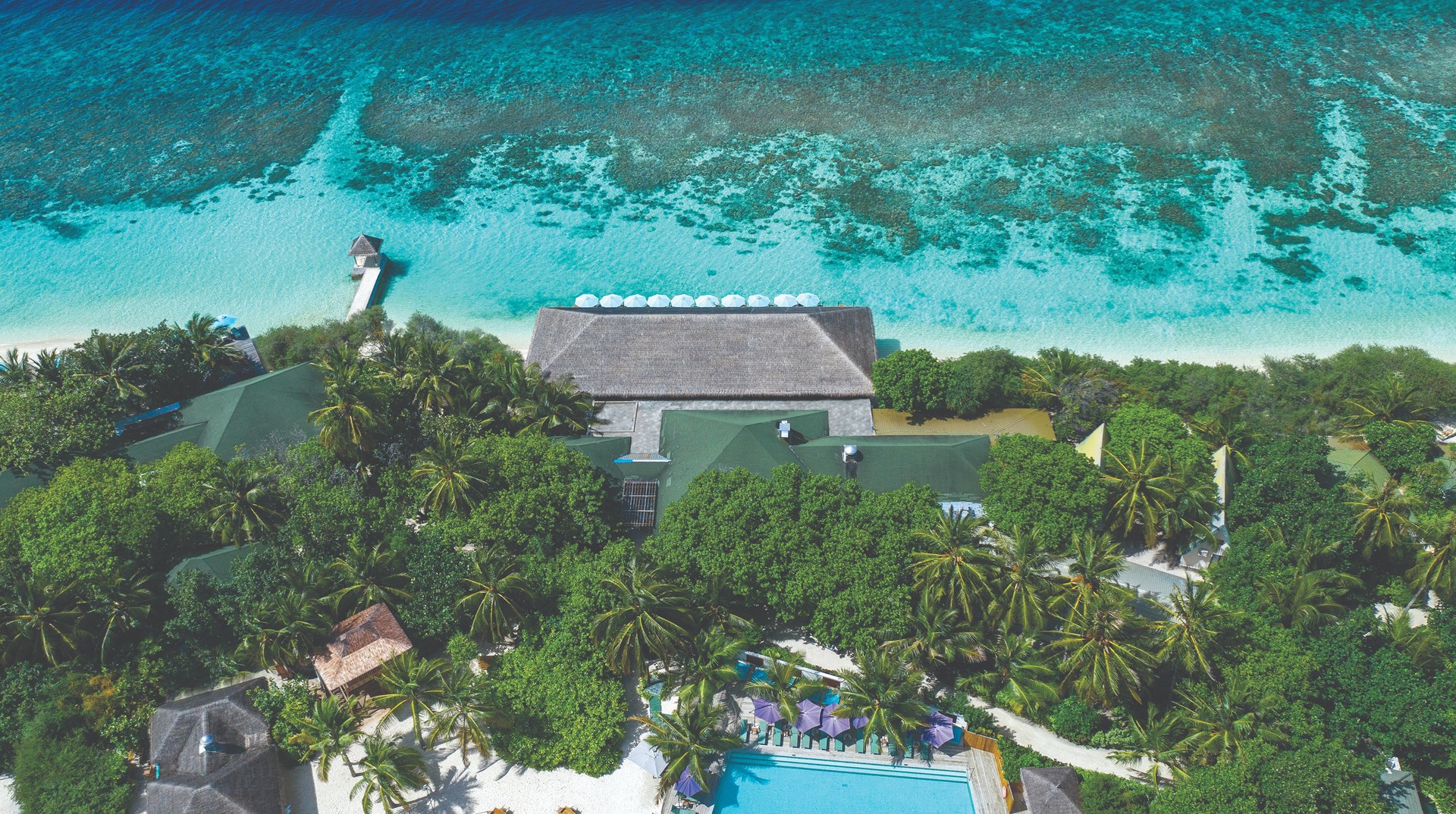 Geniet van luxe terwijl je snorkelt en duikt in het blauwe water van de Malediven OBLU Nature Helengeli by SENTIDO
