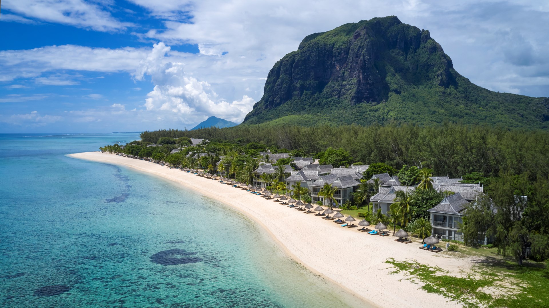 Luxe hotel met uitzichten op de lagune en Le Morne  JW Marriott Mauritius Resort