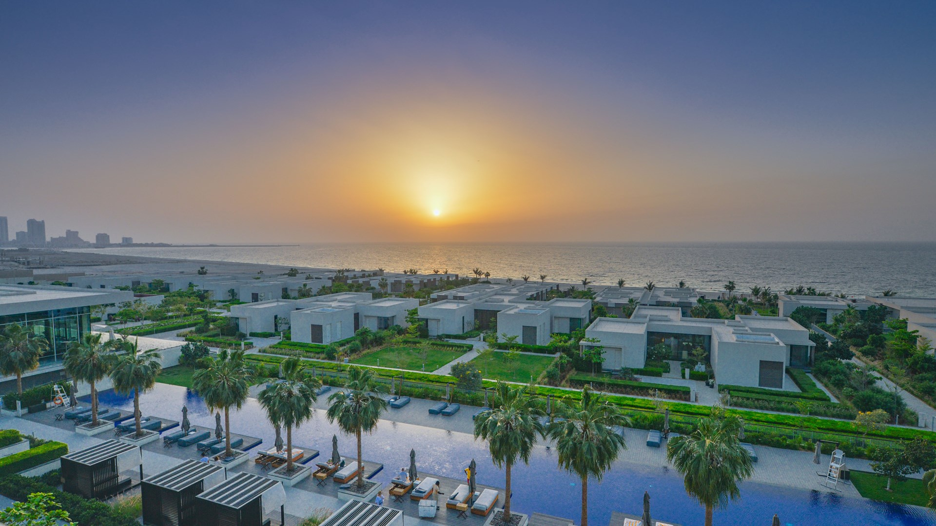 Ultramodern design met een butlerservice voor elke kamer en villa The Oberoi Beach Resort Al Zorah