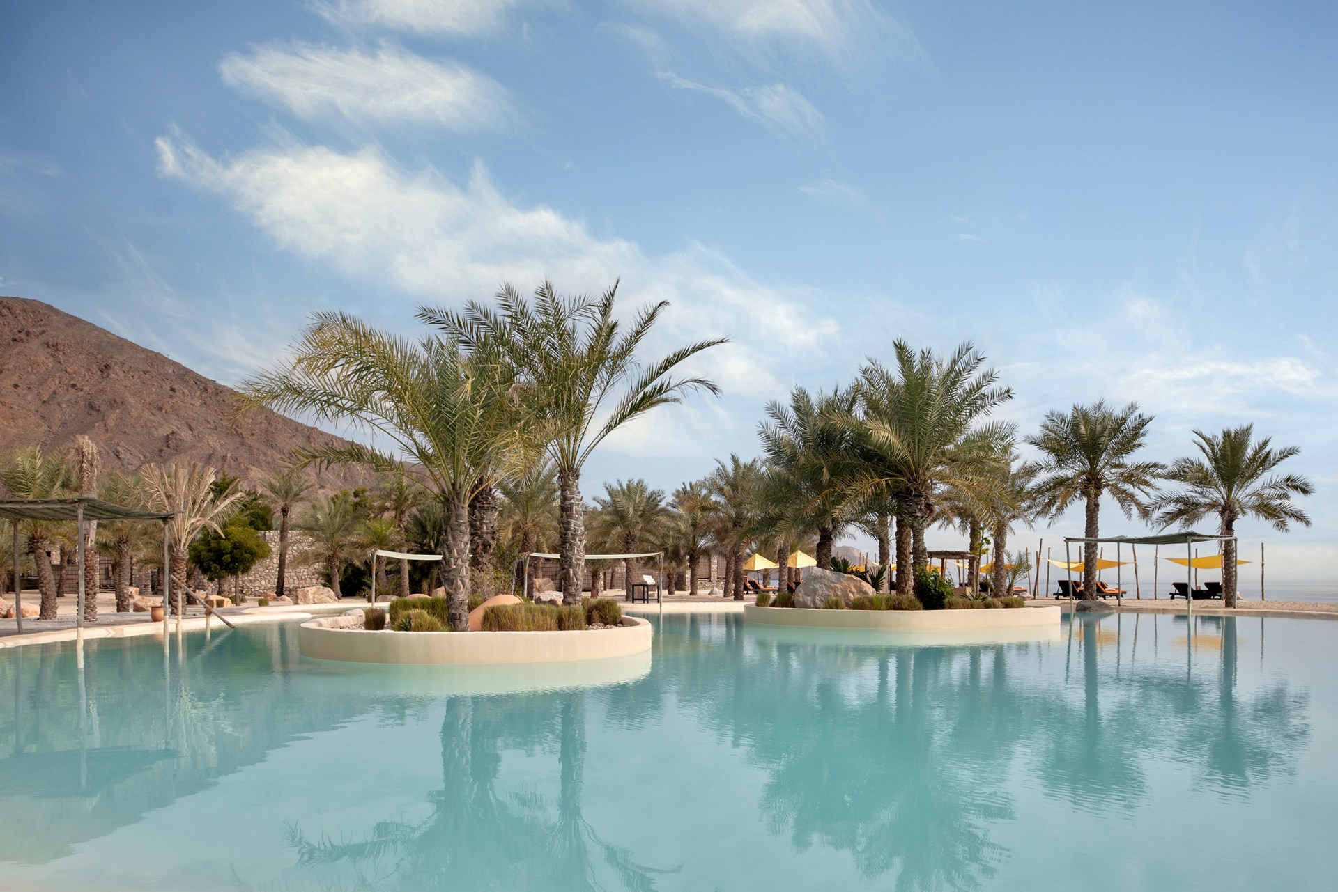 Voor een ontspannen en avontuurlijk verblijf Six Senses Zighy Bay