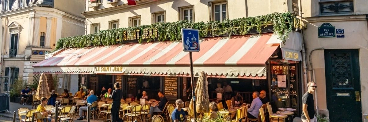 Terras in Parijse zon